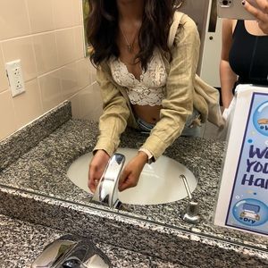 Meet your Posher, Nikeya